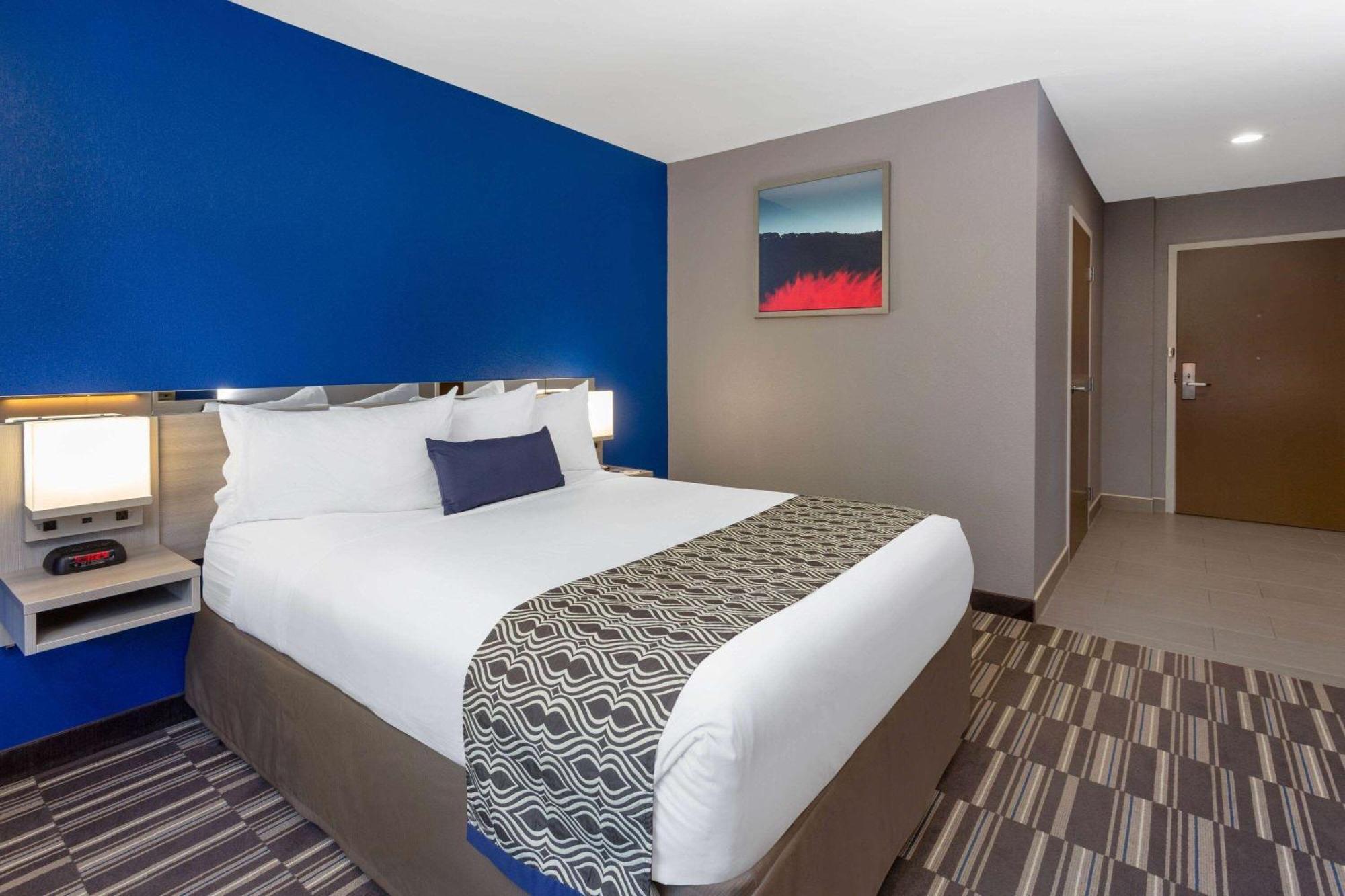 Microtel Inn & Suites By Wyndham Bethel/Danbury Exterior foto