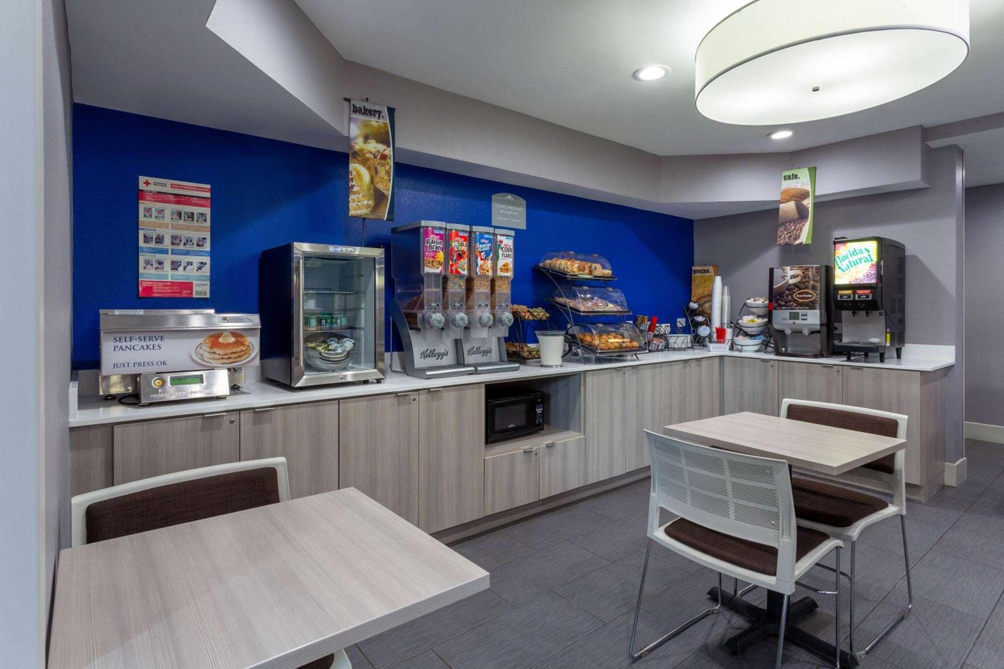 Microtel Inn & Suites By Wyndham Bethel/Danbury Exterior foto