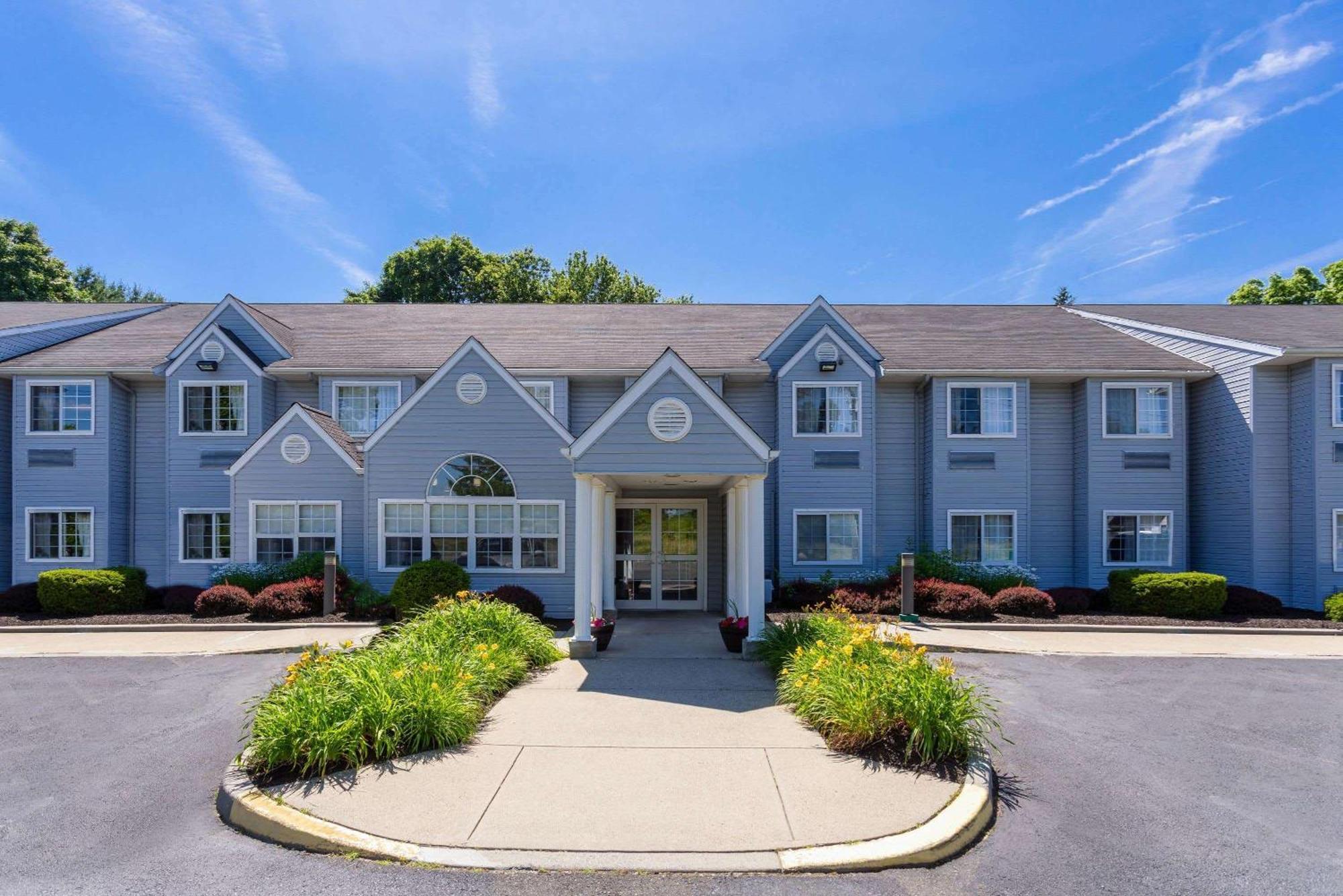Microtel Inn & Suites By Wyndham Bethel/Danbury Exterior foto