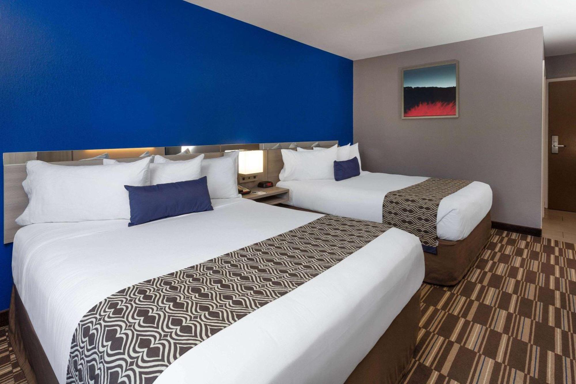 Microtel Inn & Suites By Wyndham Bethel/Danbury Exterior foto