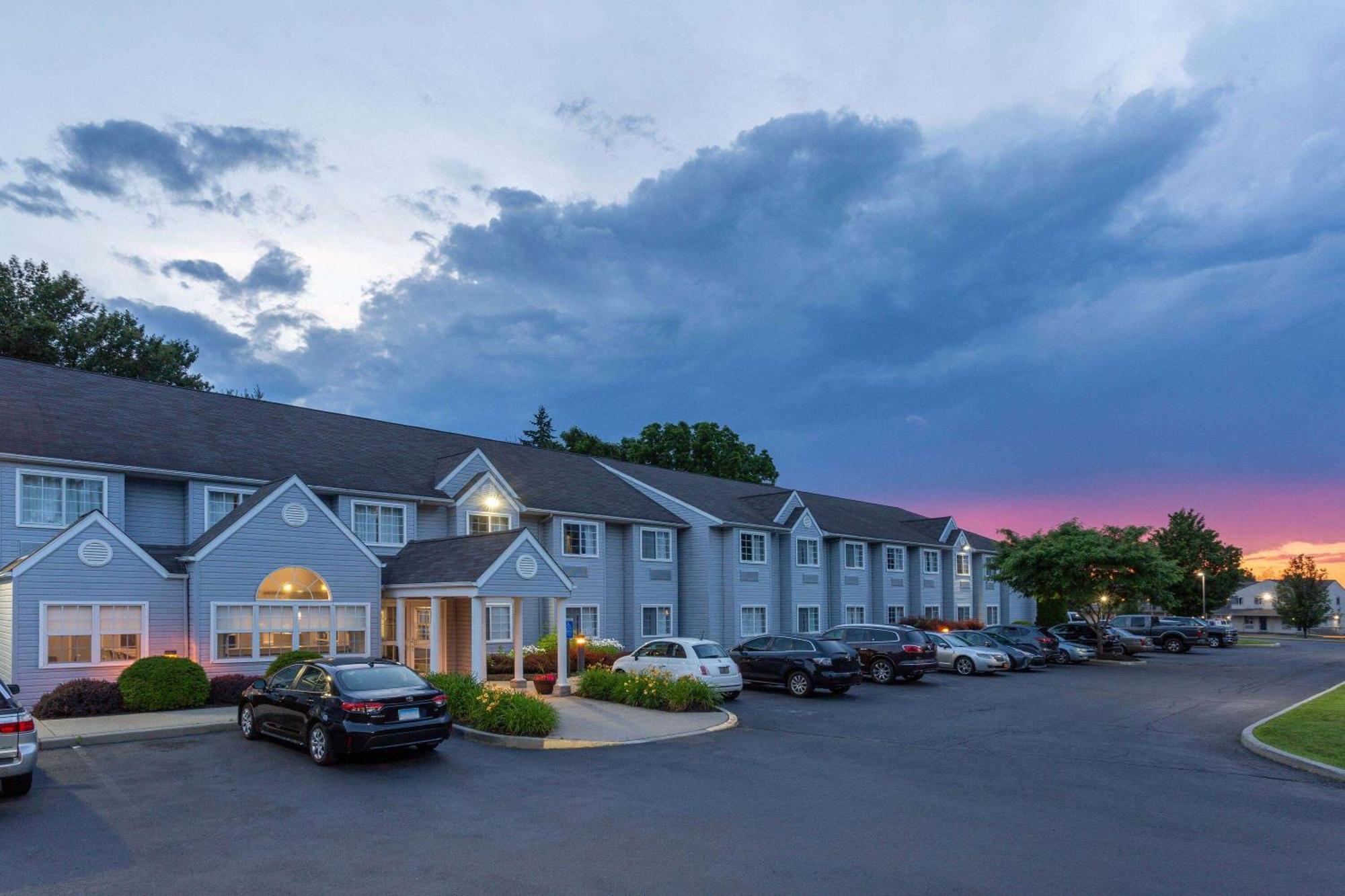Microtel Inn & Suites By Wyndham Bethel/Danbury Exterior foto