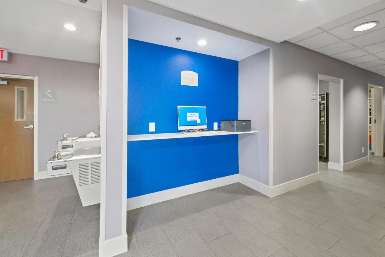 Microtel Inn & Suites By Wyndham Bethel/Danbury Exterior foto